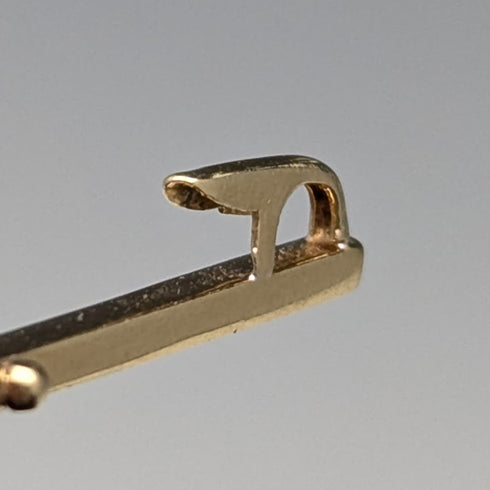 古董 15 克拉金胸針,配青石和珍珠盒